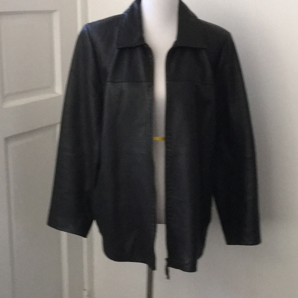 Avenue Women’s Black Leather Jacket